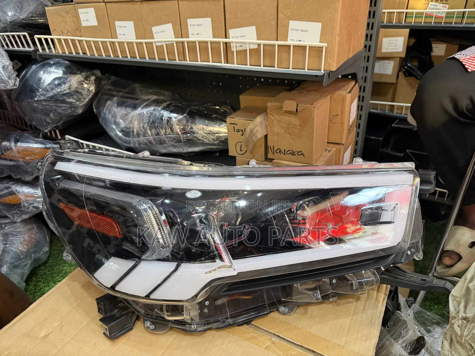 2021,2022,2023,2024,2025 Headlight for Toyota Hilux