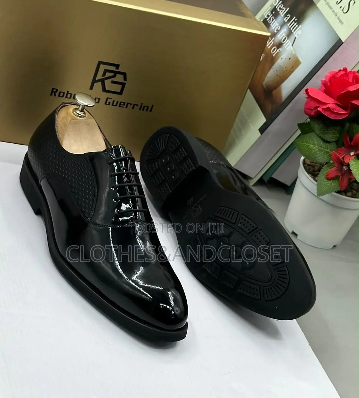 Black Semi-Brogue Oxford Dress Shoes,withpunch-Hole Cap-Toe Detailing.