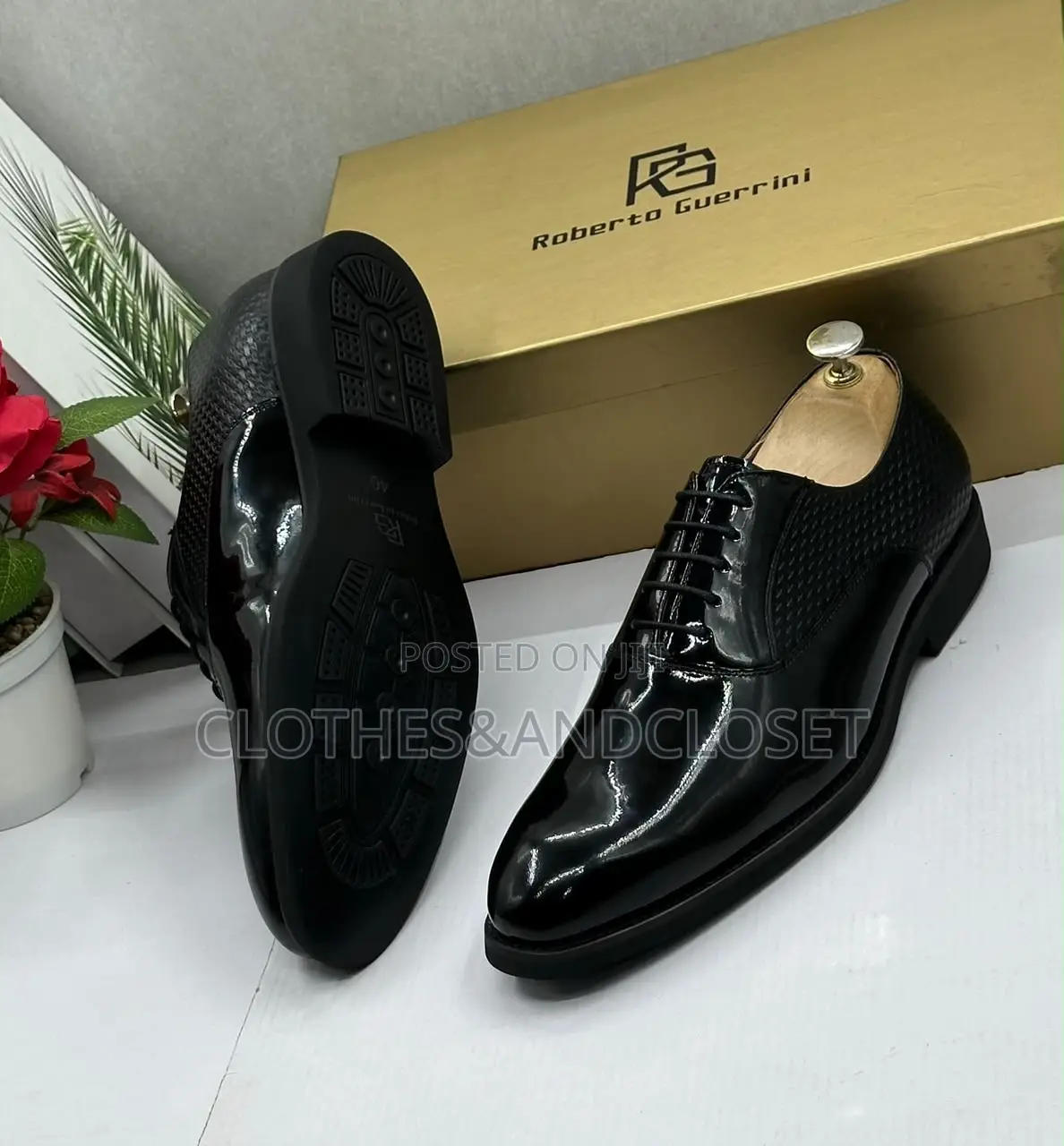 Black Semi-Brogue Oxford Dress Shoes,withpunch-Hole Cap-Toe Detailing.