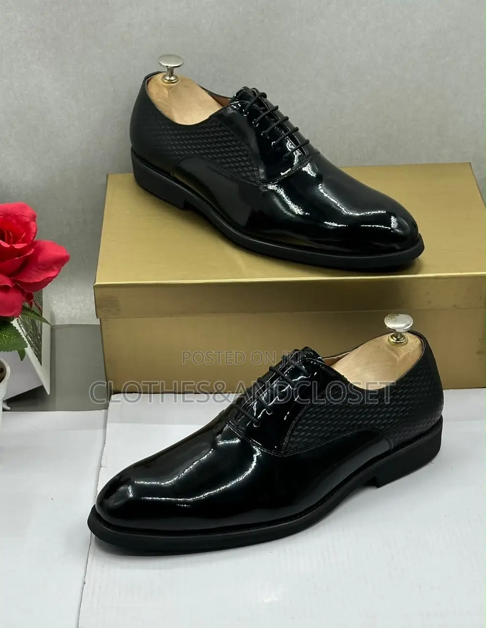 Black Semi-Brogue Oxford Dress Shoes,withpunch-Hole Cap-Toe Detailing.