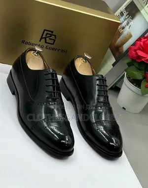 Glossy Black Men's Formal Dress Shoes Featuring a Patent Leather