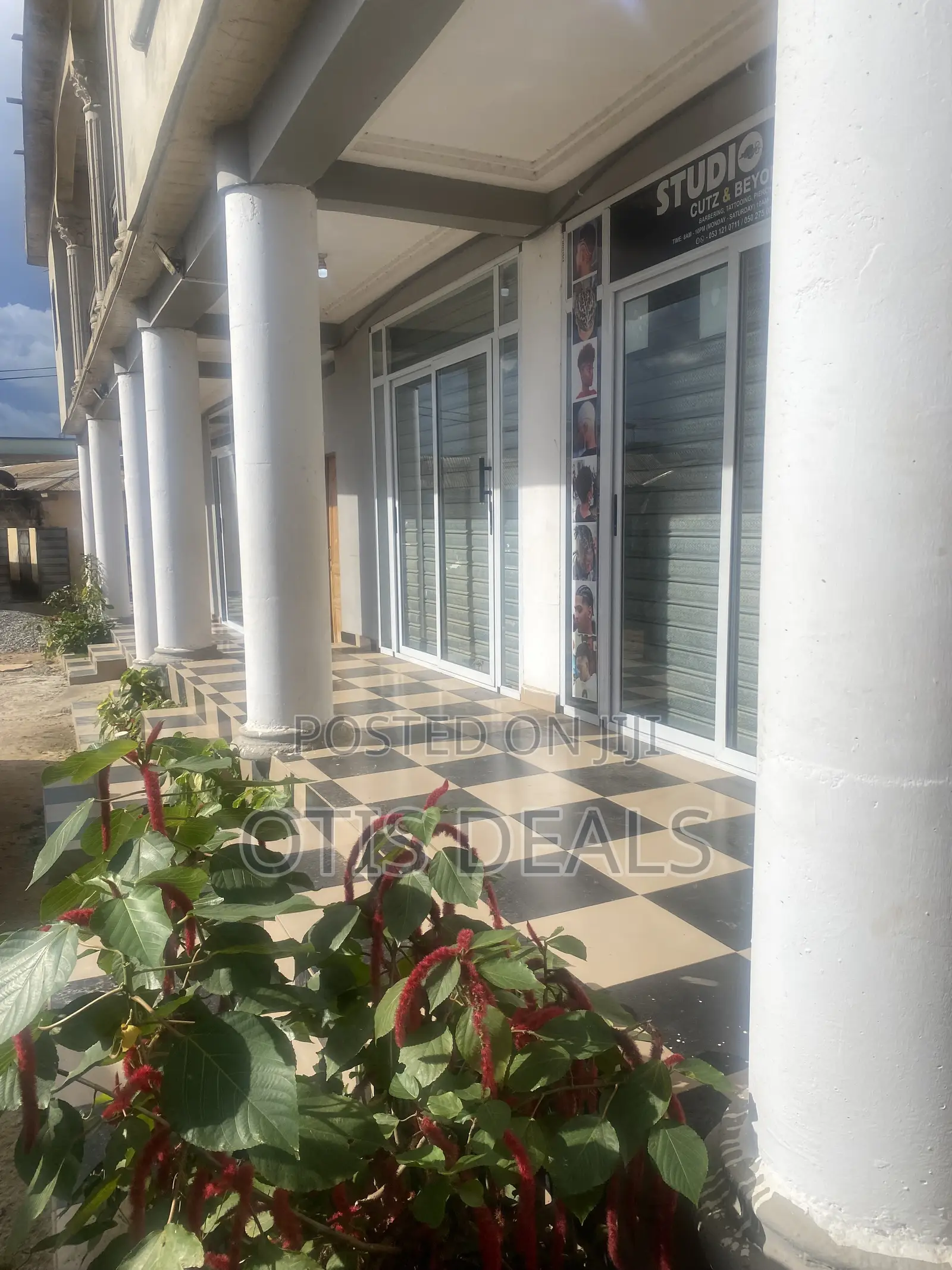 Double Store / Office Shop With Sliding Glass Doors for Rent or Lease