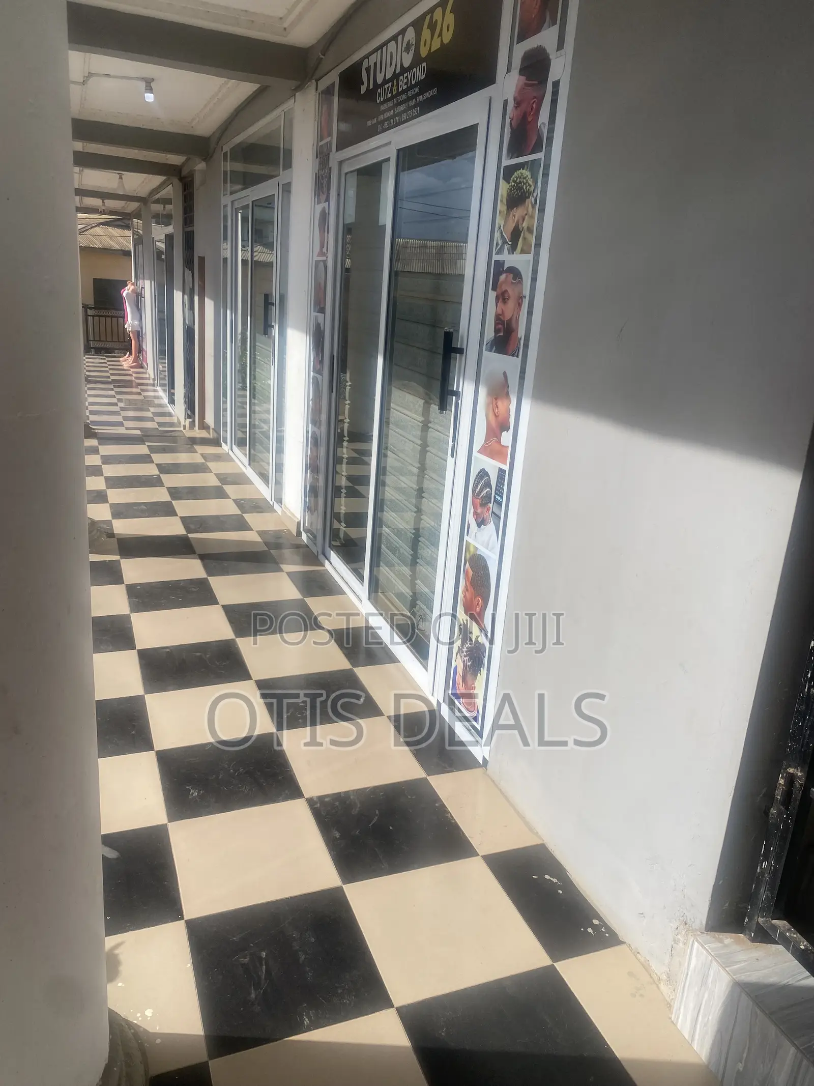 Double Store / Office Shop With Sliding Glass Doors for Rent or Lease