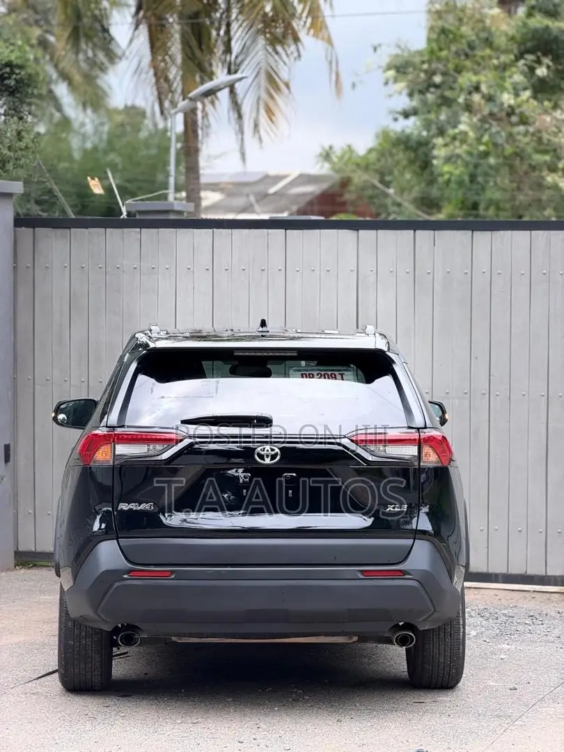 Toyota RAV4 XLE AWD 2023 Black