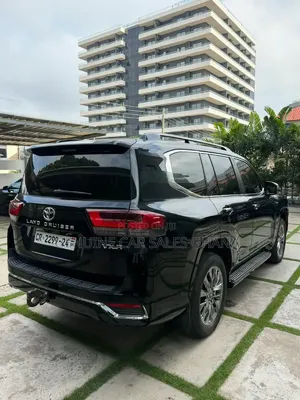 Toyota Land Cruiser LC300 2024 Black