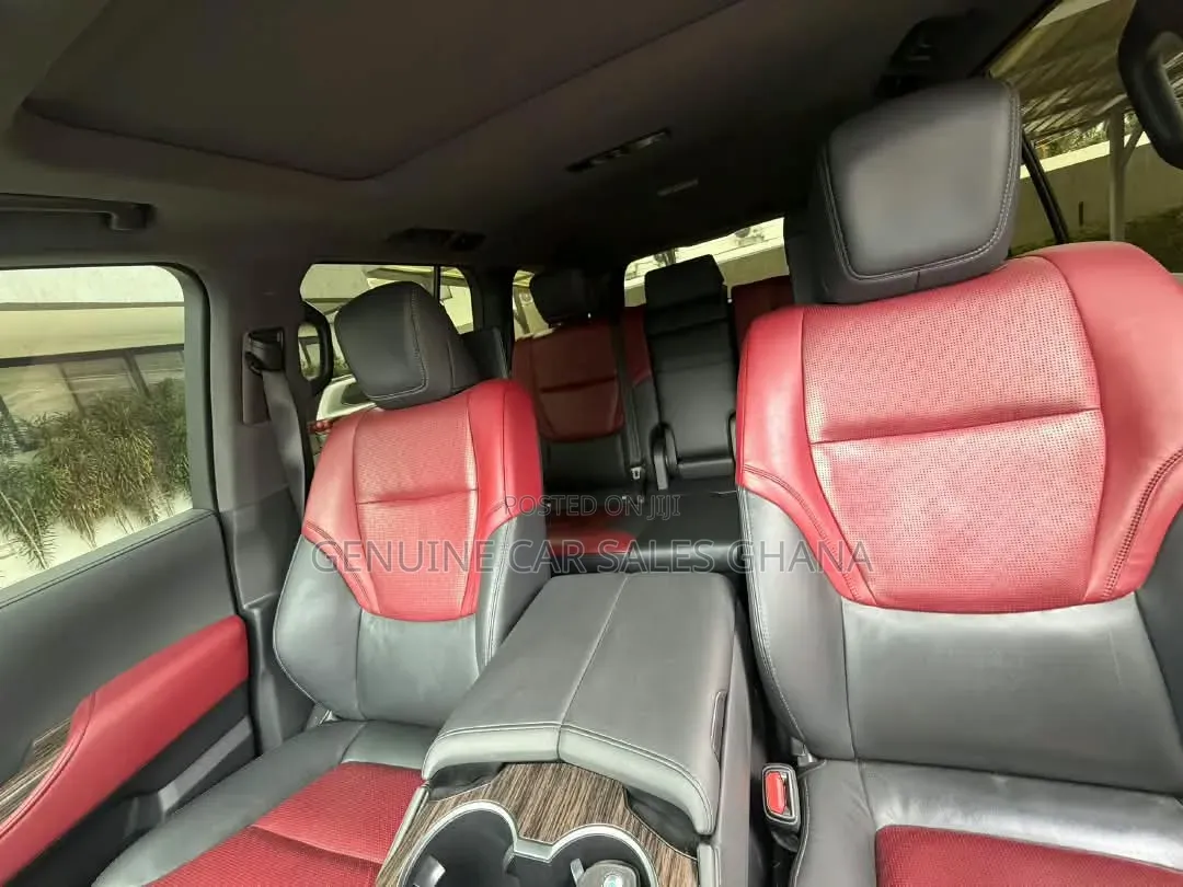 Toyota Land Cruiser LC300 2024 Black