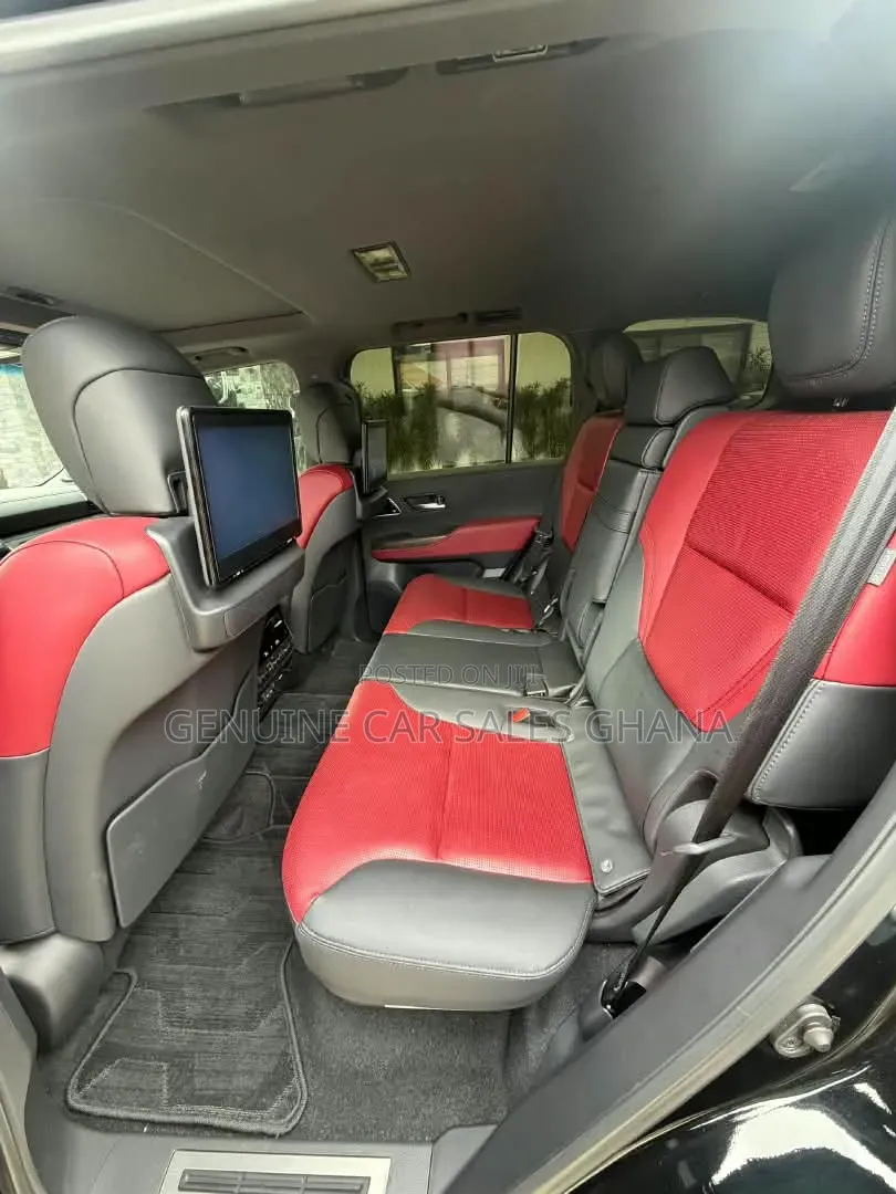 Toyota Land Cruiser LC300 2024 Black