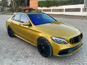 Mercedes-Benz C250 2019 Gold