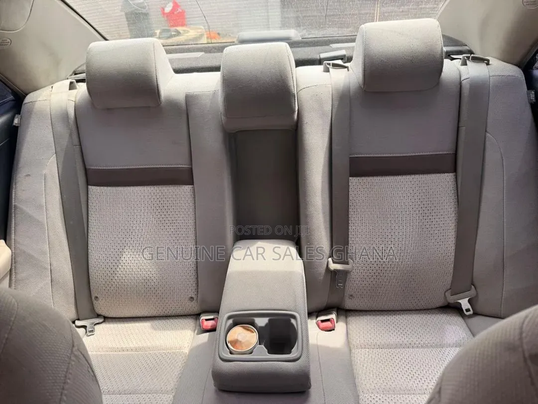 Toyota Camry LE 4dr Sedan (2.5L 4cyl 6A) 2014 Gray