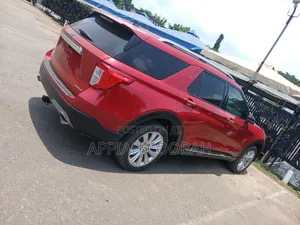 Ford Explorer Limited 2021 Red