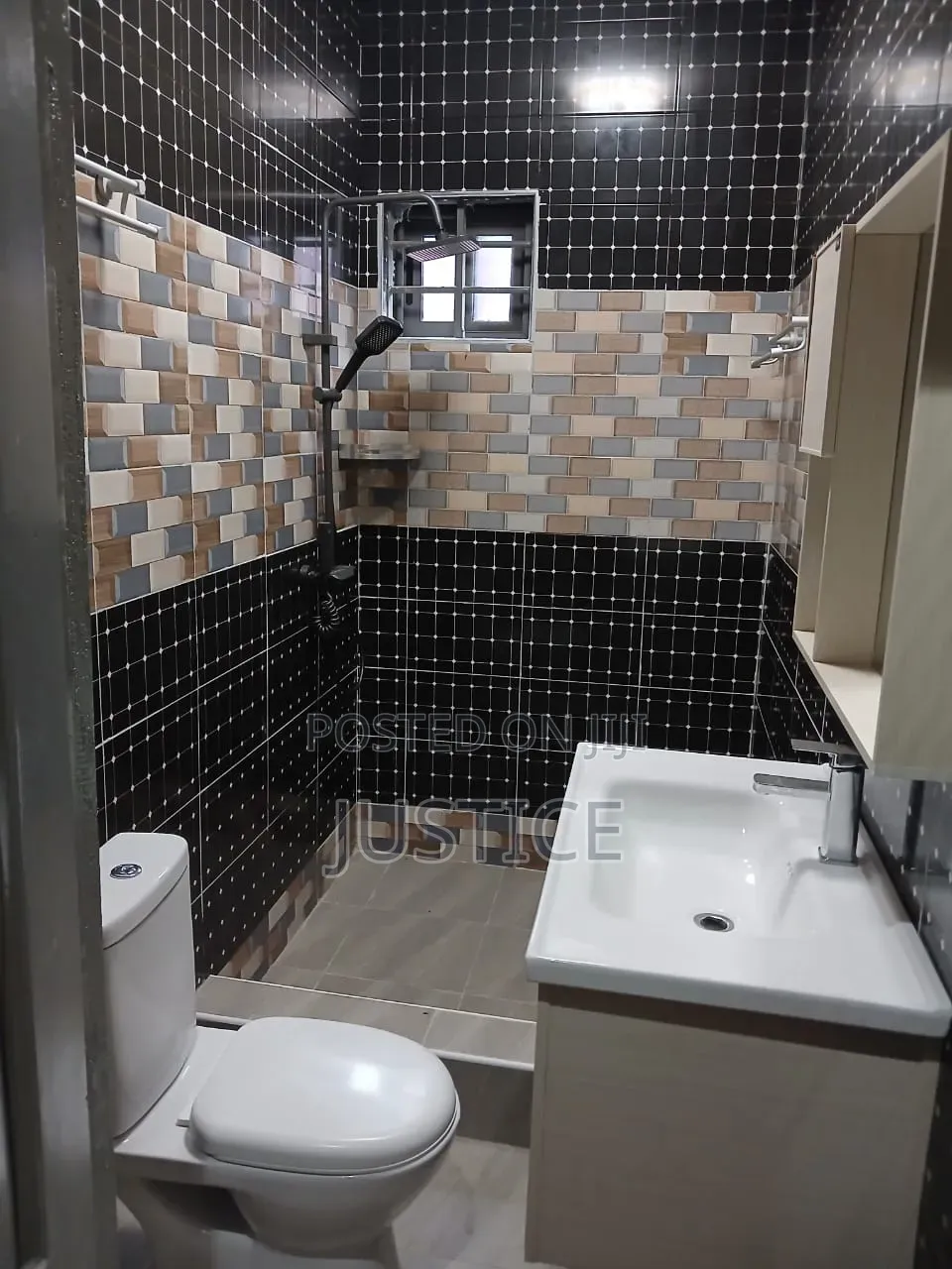 3bdrm House in Kasoa, New Market for sale