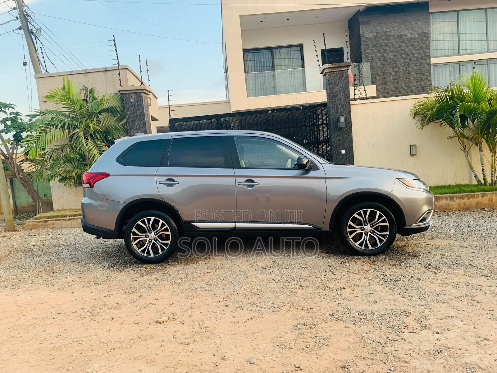 Mitsubishi Outlander 2018 Brown