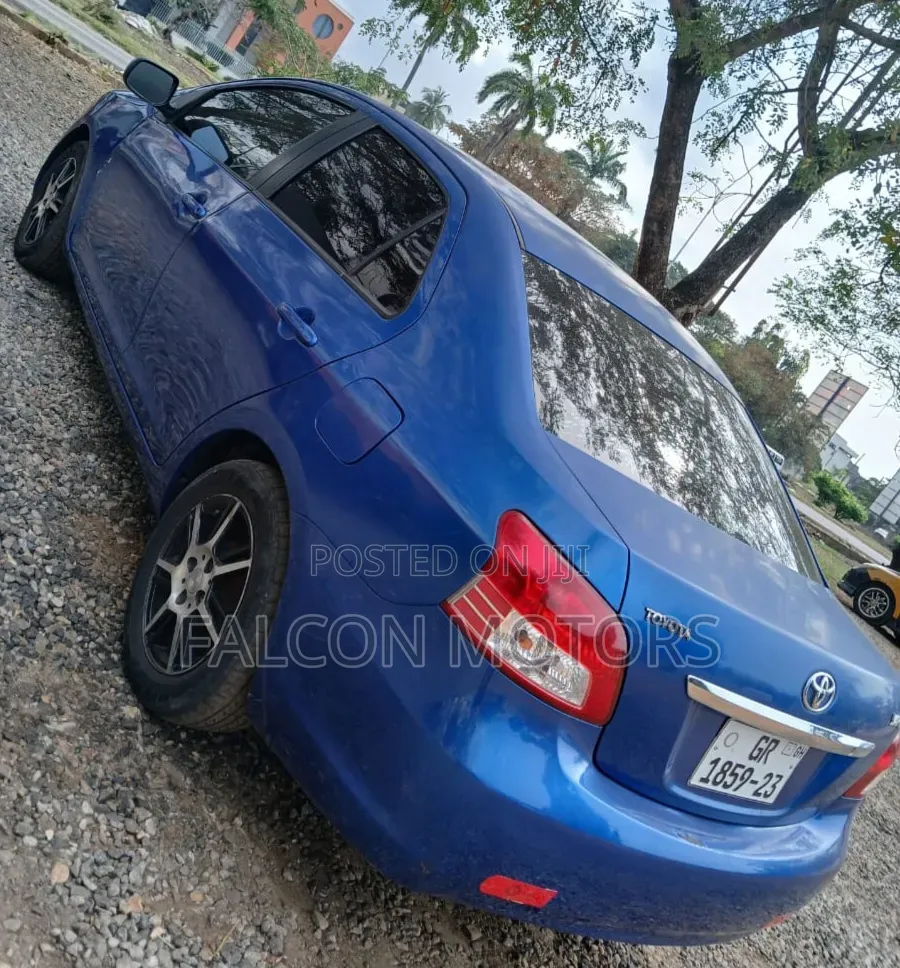 Toyota Yaris Base Sedan 4dr 2010 Blue
