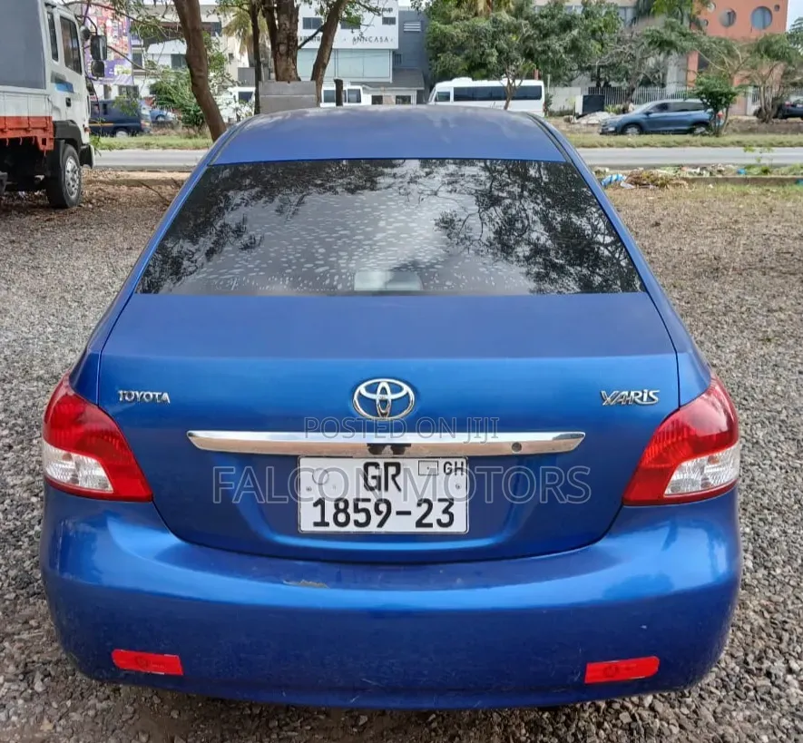 Toyota Yaris Base Sedan 4dr 2010 Blue