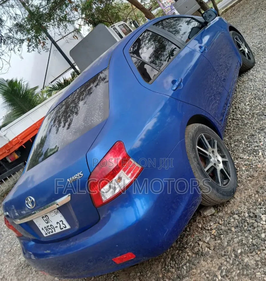 Toyota Yaris Base Sedan 4dr 2010 Blue