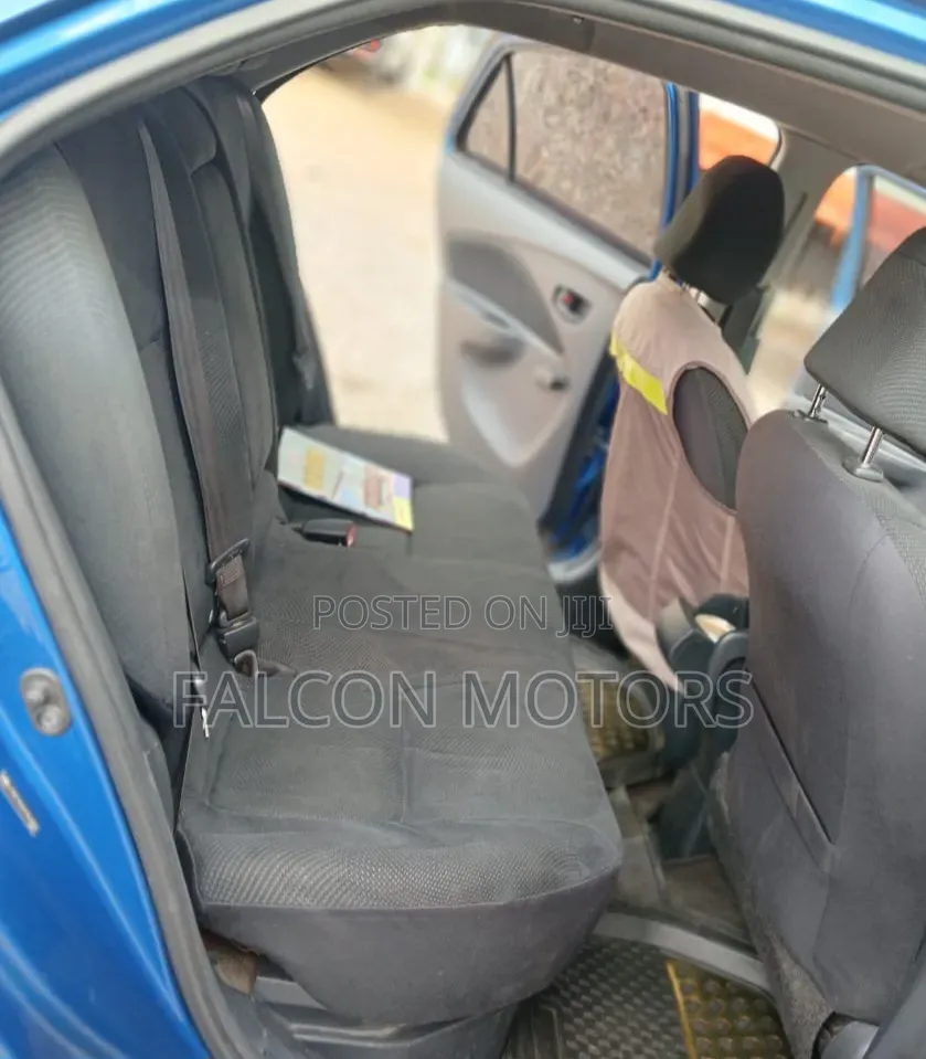 Toyota Yaris Base Sedan 4dr 2010 Blue