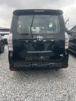 Toyota Voxy V 4WD 8-Seater 2013 Matt Black