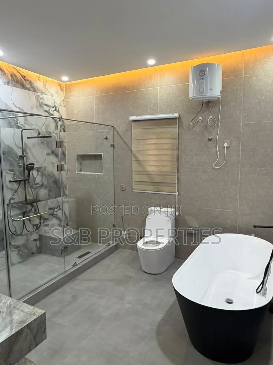 4bdrm Duplex in Kwabenya for sale