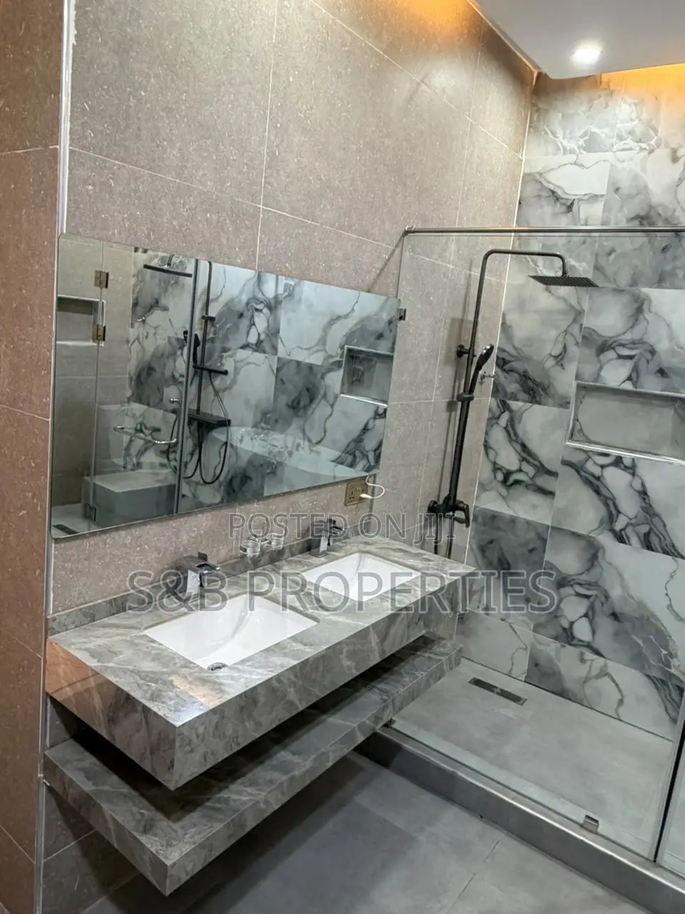 4bdrm Duplex in Kwabenya for sale
