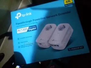 TP-Link TL-PA8033P KIT, AV1300 3-Port Gigabit Passthrough Powerline
