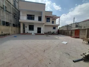 5bdrm House in Kwabenya Acp for sale