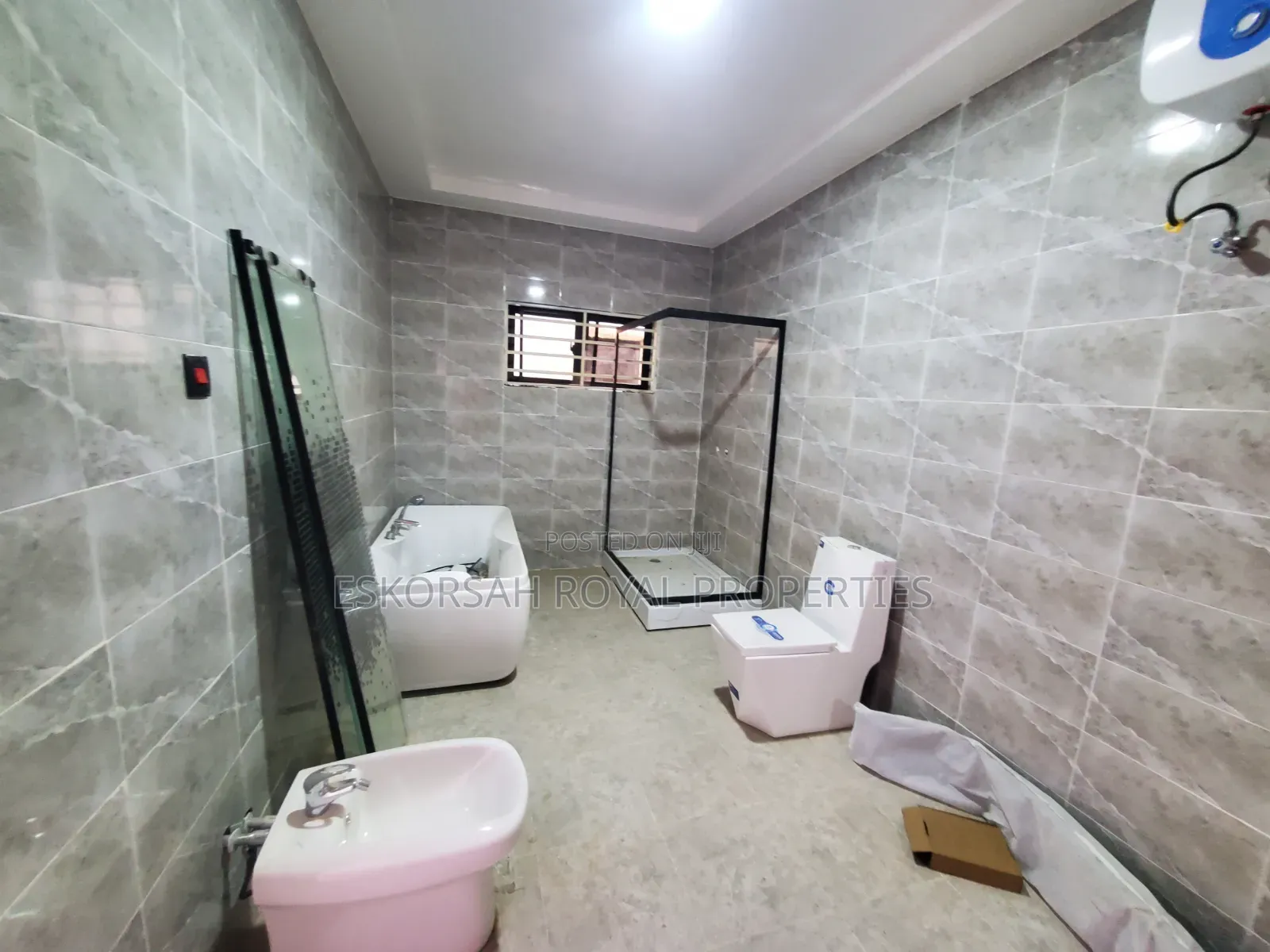 5bdrm House in Kwabenya Acp for sale