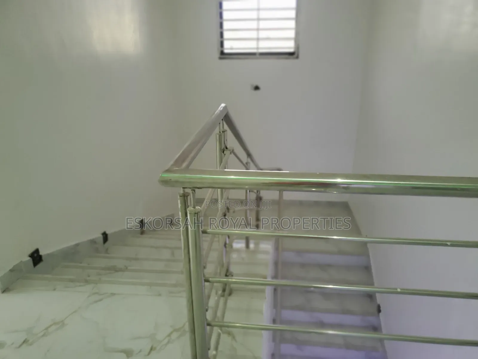 5bdrm House in Kwabenya Acp for sale