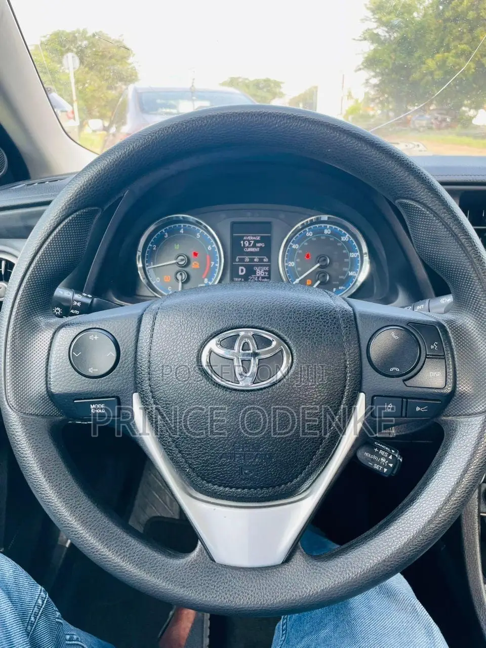 Toyota Corolla LE (1.8L 4cyl 2A) 2019 Gray