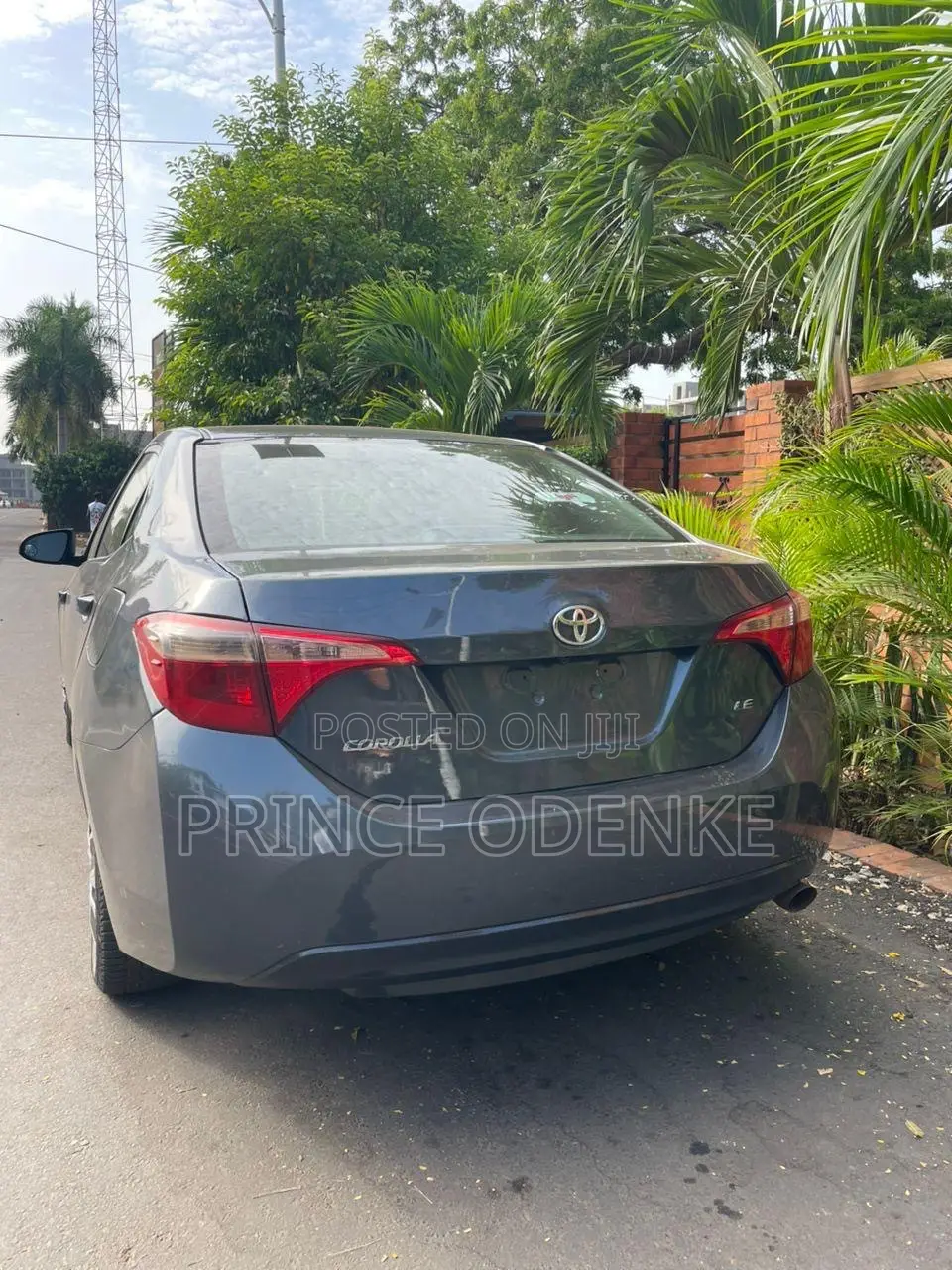Toyota Corolla LE (1.8L 4cyl 2A) 2019 Gray