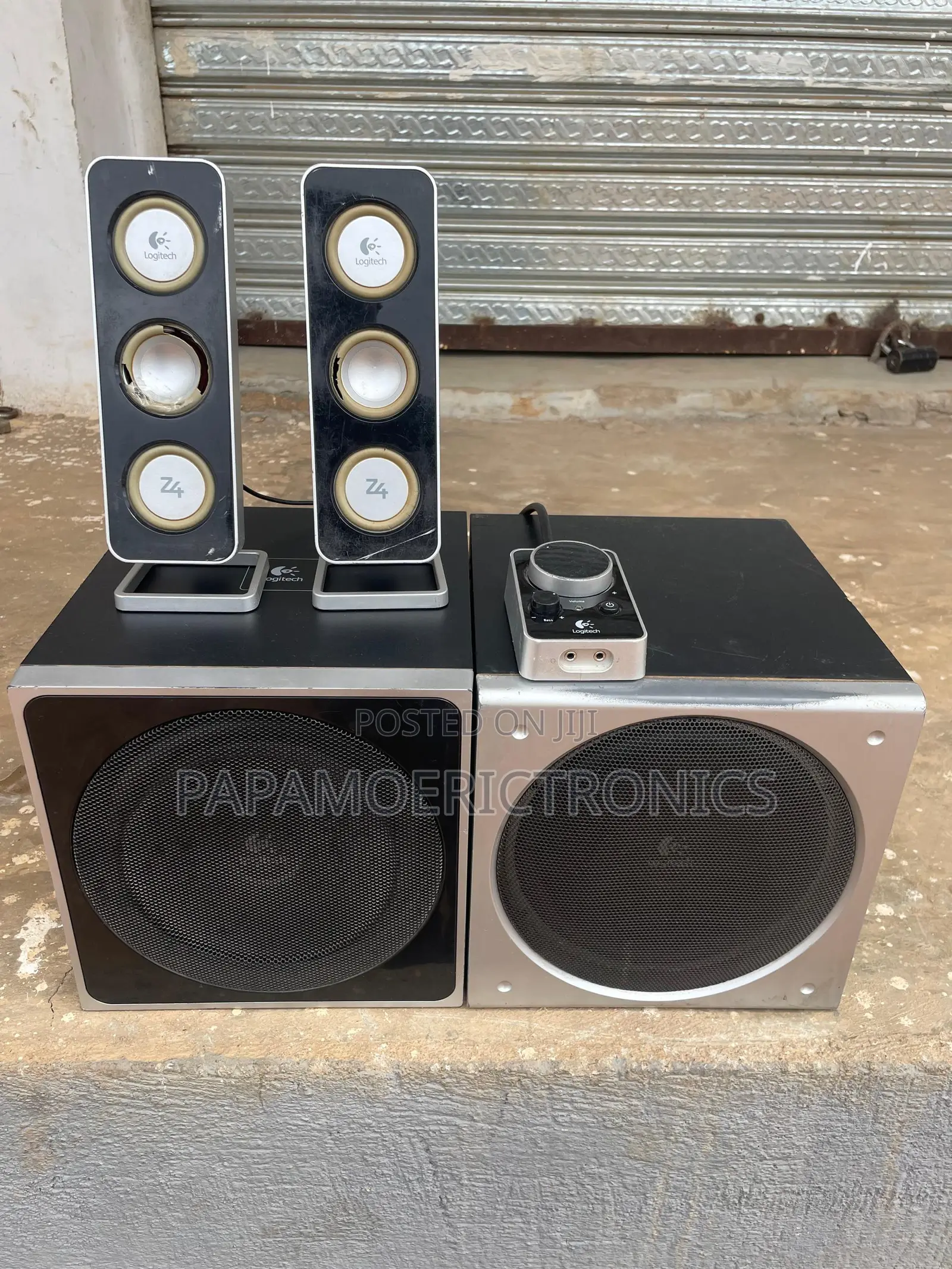 Logitech Z4 2.1 Multimedia Speakers With Subwoofer - Speakers