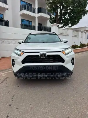 Toyota RAV4 2022 White