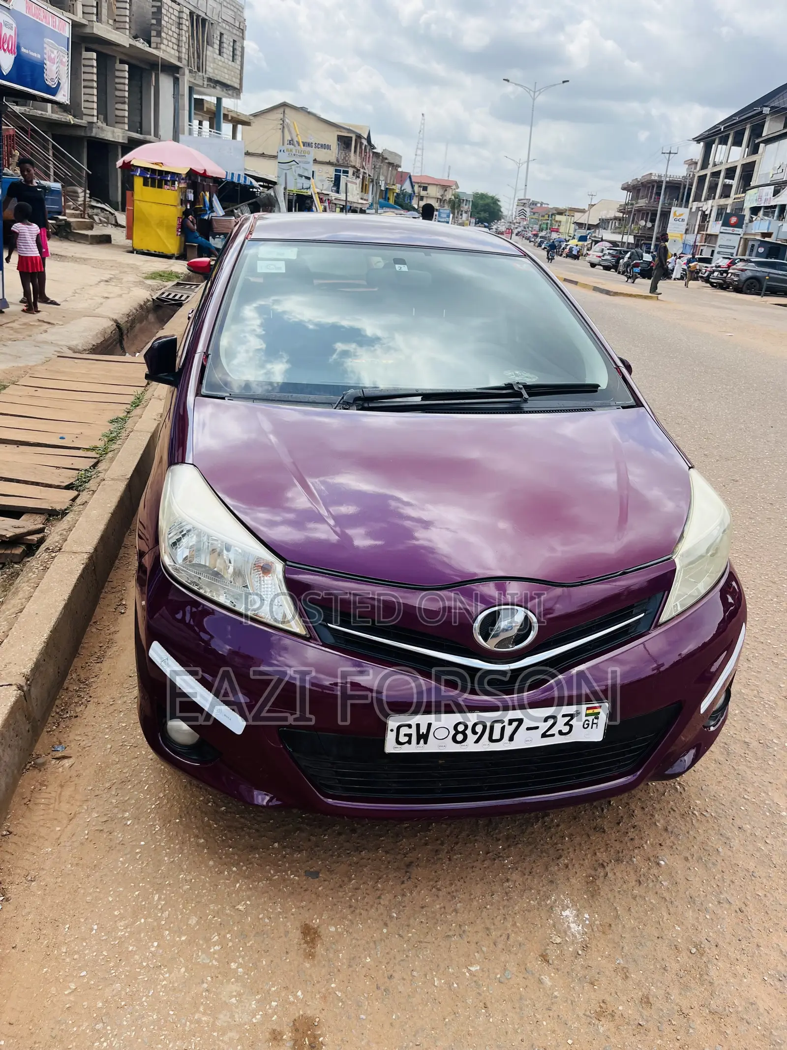 Toyota Vitz 1.0 FWD 3dr 2013 Purple