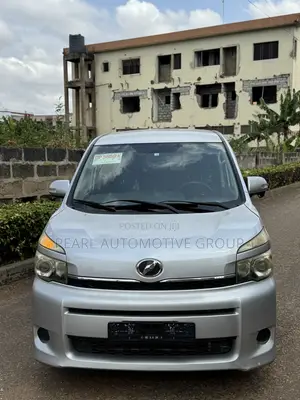 Toyota Voxy 2013 Silver