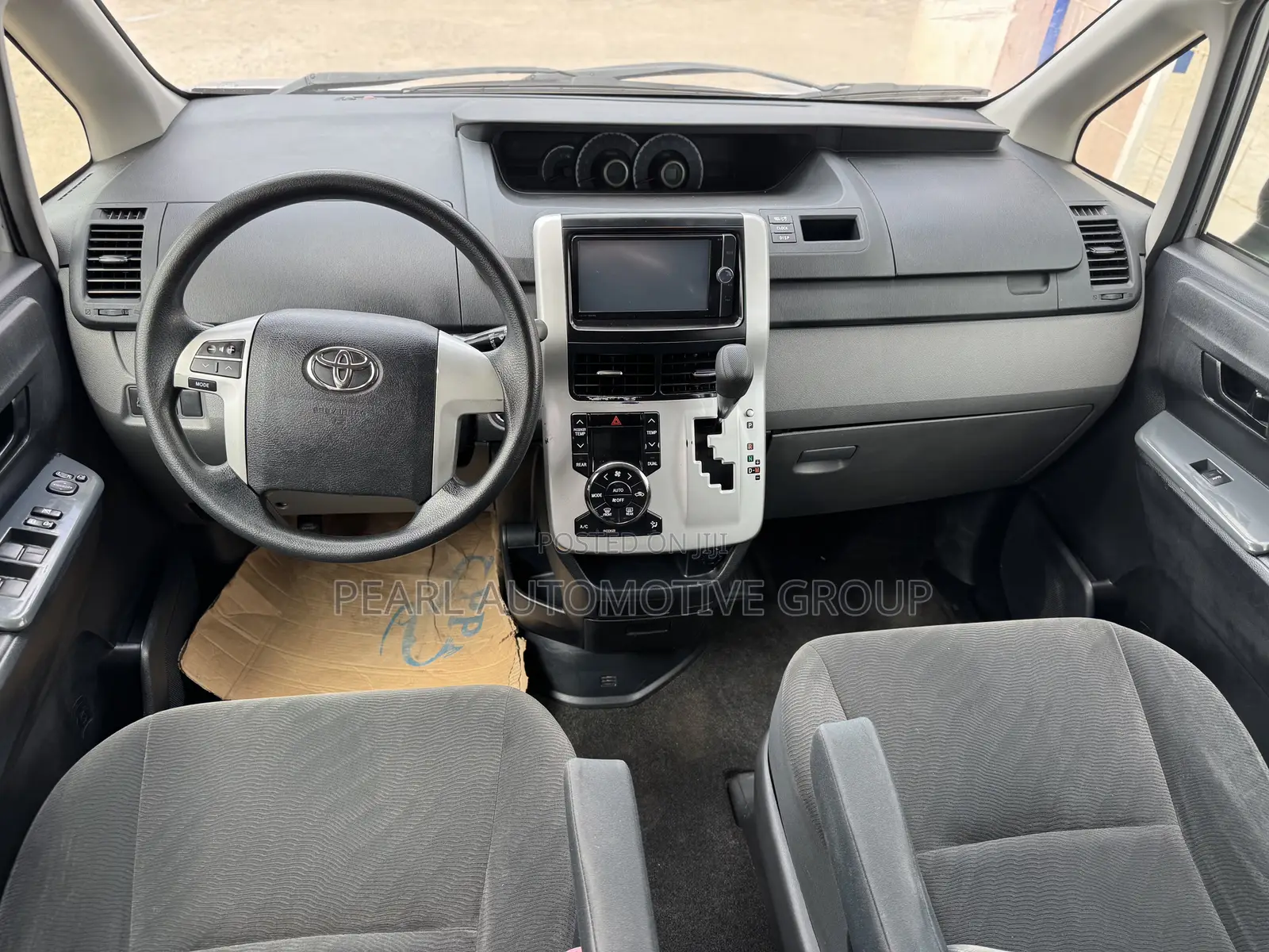 Toyota Voxy 2013 Silver