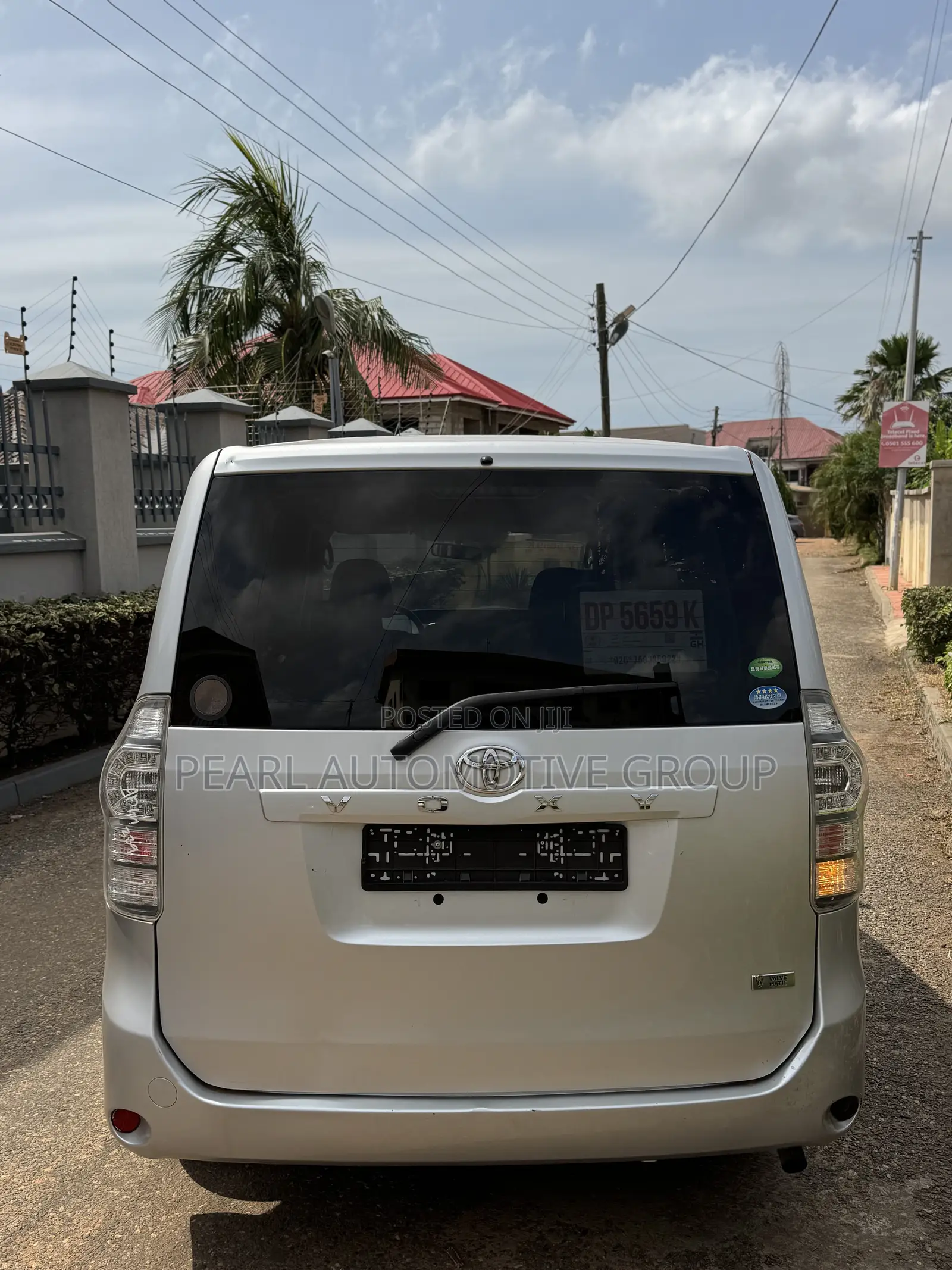 Toyota Voxy 2013 Silver