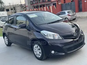 Toyota Vitz 1.3 AWD 5dr 2013 Black