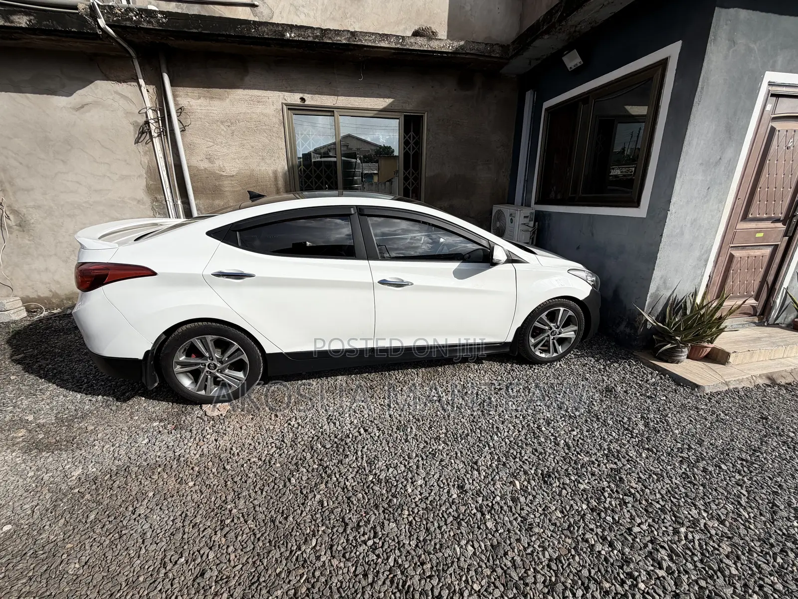Hyundai Avante 2011 White