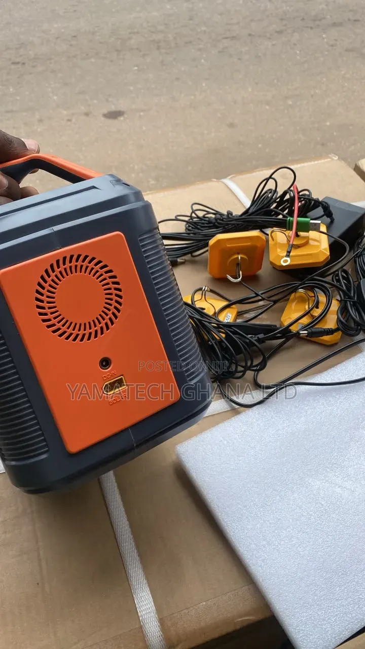 Fibon 550W Electric and Solar Power Station With 150W Panel + 4 Bulbs