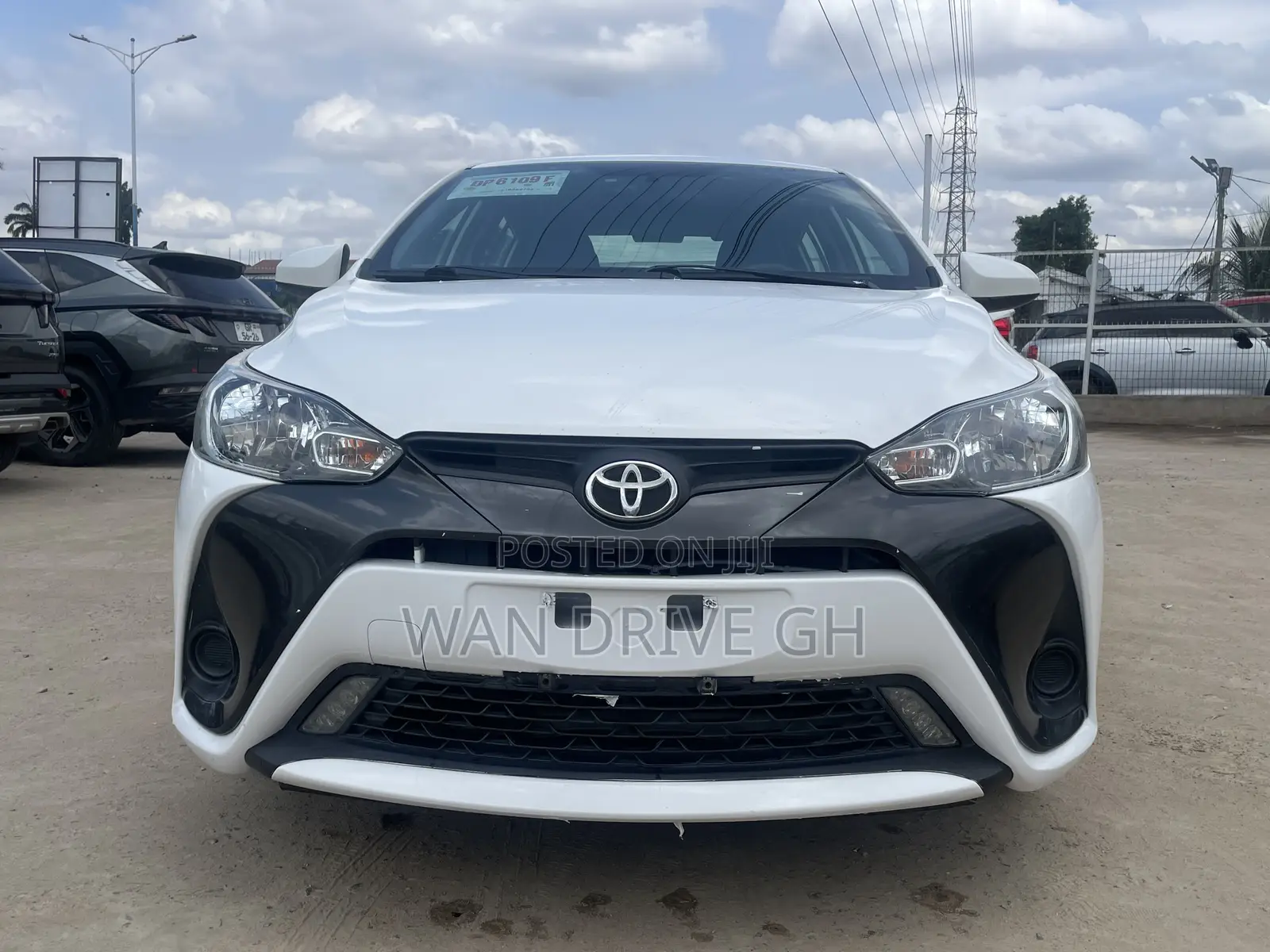 Toyota Yaris L Hatchback 5dr 2017 White