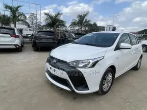 Toyota Yaris L Hatchback 5dr 2017 White