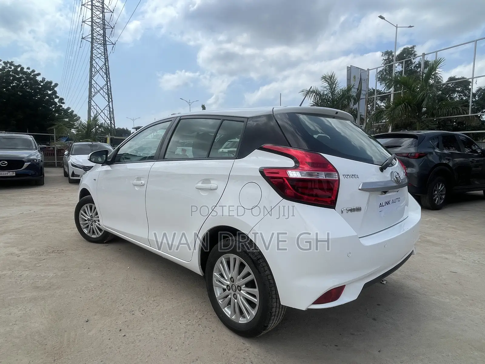 Toyota Yaris L Hatchback 5dr 2017 White