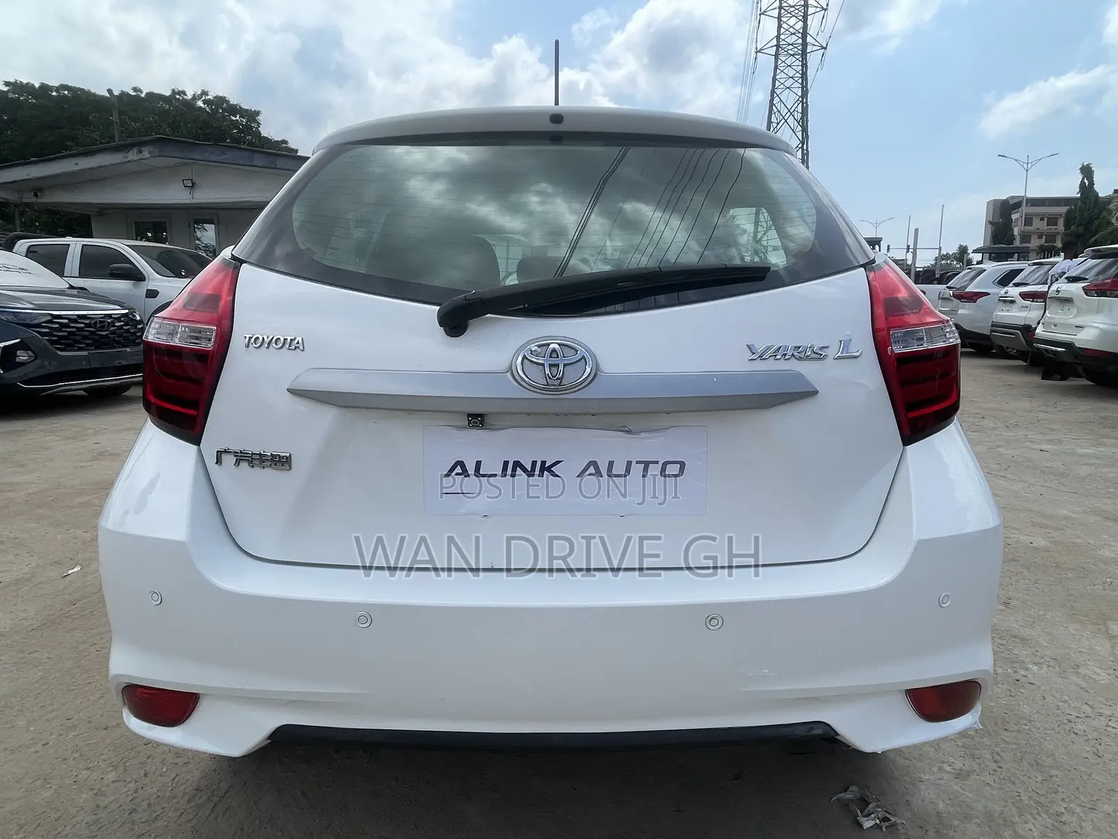 Toyota Yaris L Hatchback 5dr 2017 White