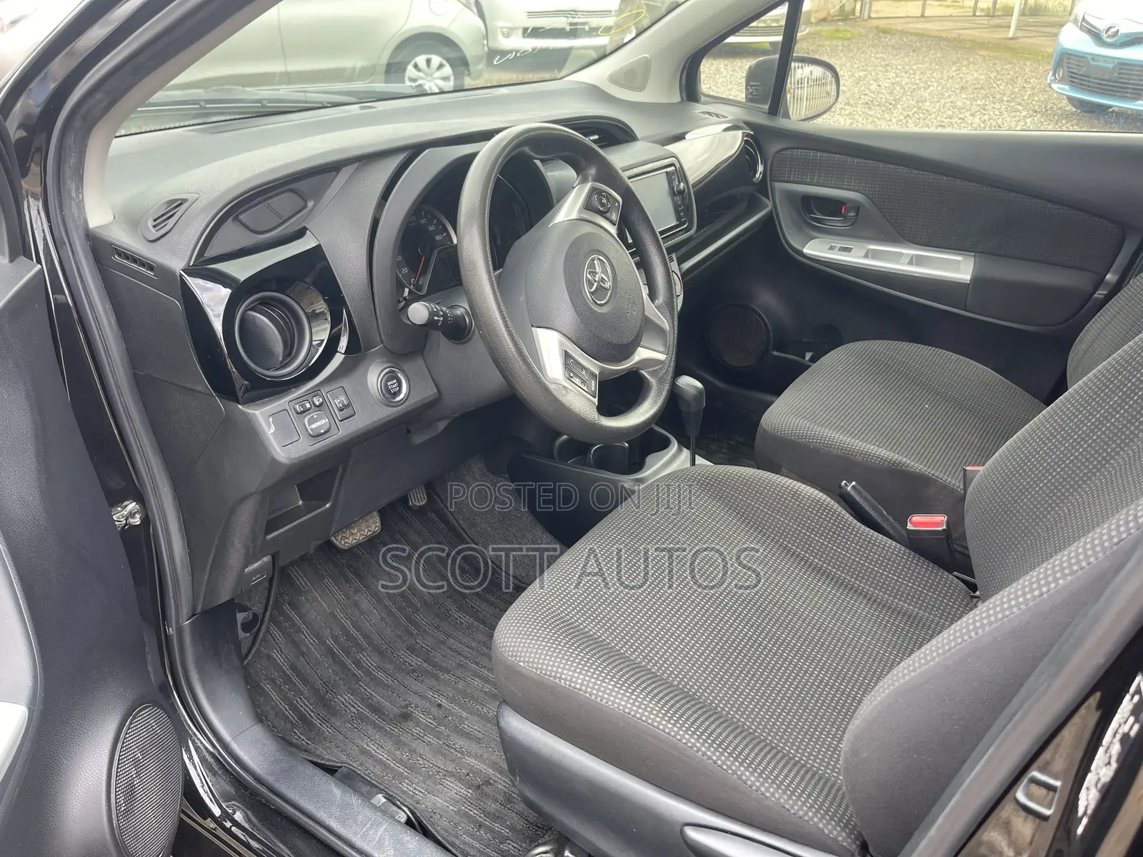 Toyota Vitz 1.3 AWD 3dr 2015 Black
