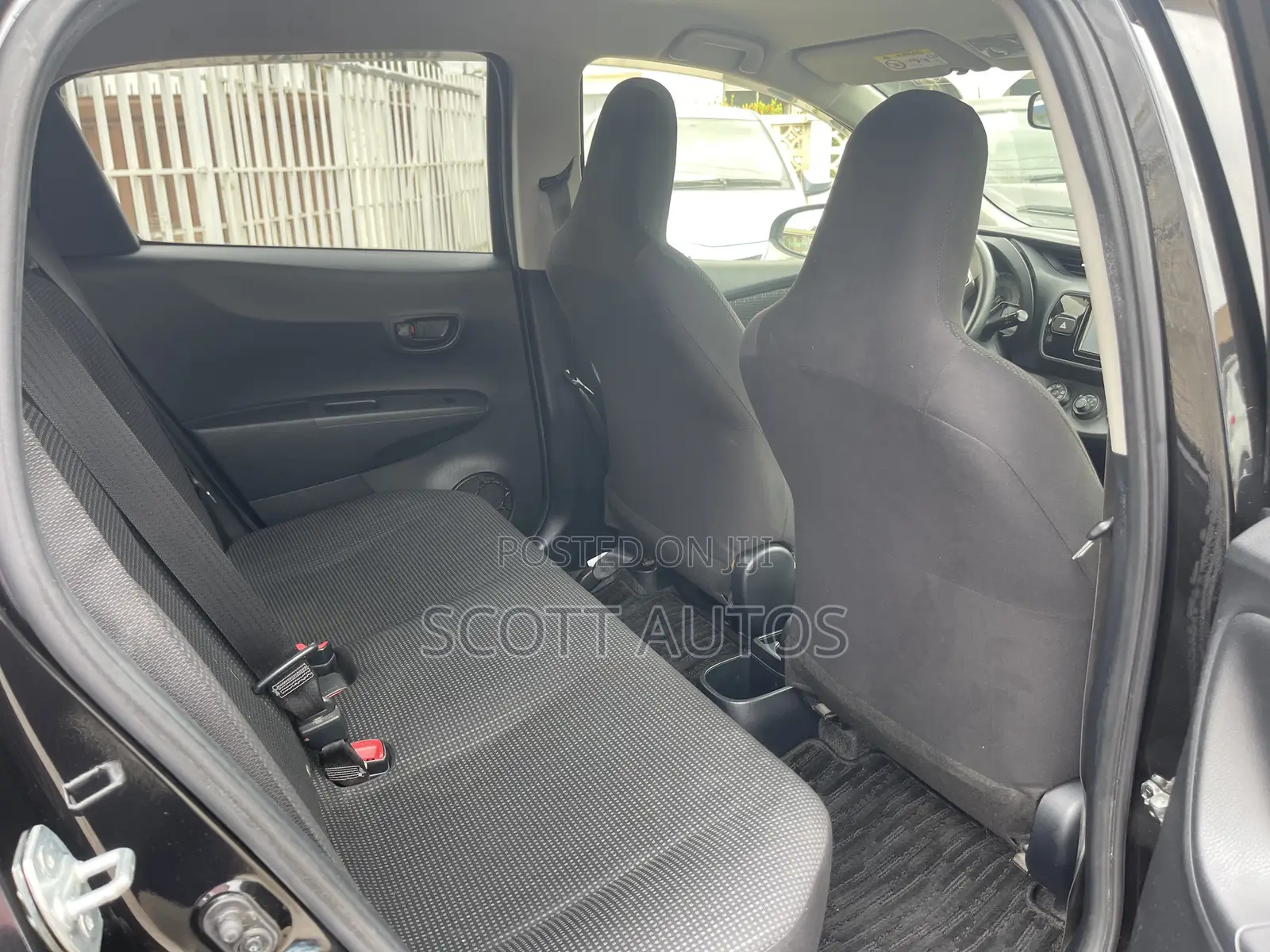Toyota Vitz 1.3 AWD 3dr 2015 Black