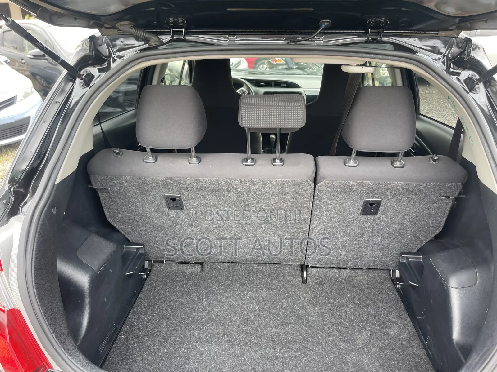 Toyota Vitz 1.3 AWD 3dr 2015 Black