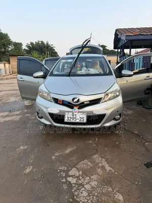 Toyota Vitz 2013 Silver