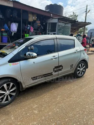 Toyota Vitz 2013 Silver