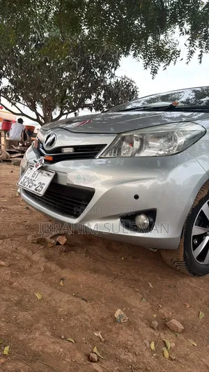 Toyota Vitz 2013 Silver