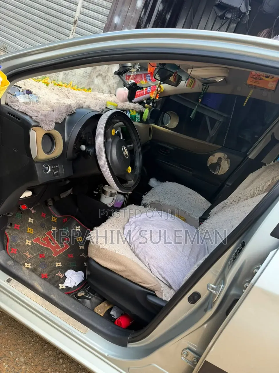 Toyota Vitz 2013 Silver