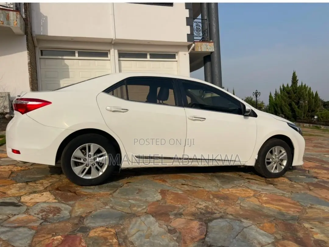 Toyota Corolla 2017 White